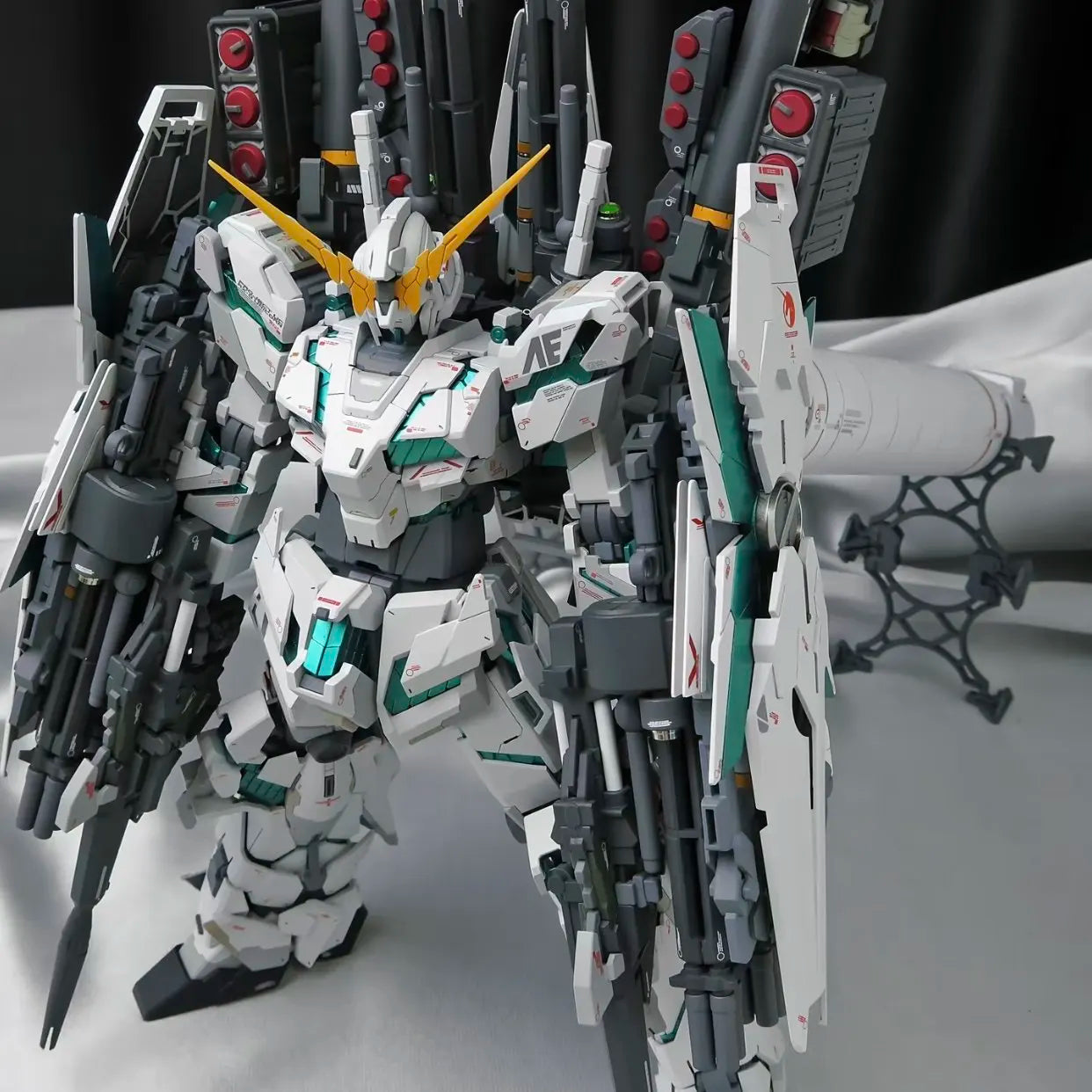 MENGHU 1/100 MGEX RX-0 Ver Ka Full Armor Unicorn Gundam Assembly Model Kit Plastic Action Figure Robot - Green Skeleton