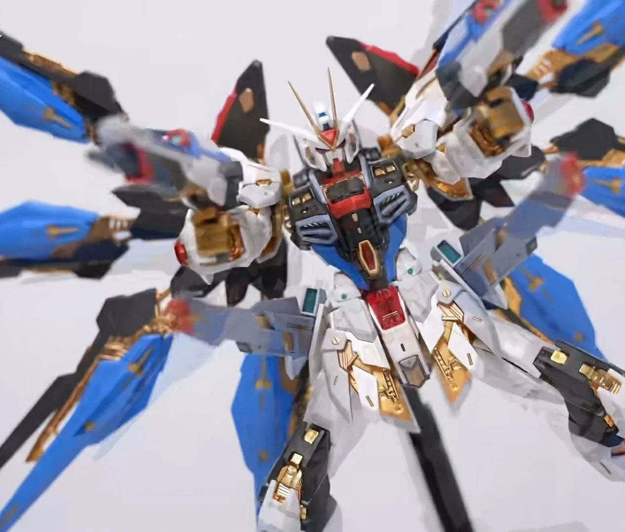 In Stock PIANXIN Strike Freedom Model MG 1/100 MGEX Assembly Model Kit KO Ver Action Figures Robot Plastic Model Toys Gifts