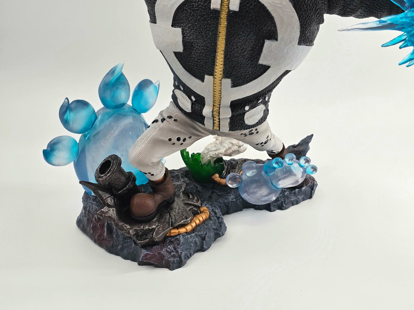 32cm Anime One Piece Figure Bartholemew Kuma Figurine 2 Hands With Light Statue Collection Decor Ornaments Model Doll Gift Toys