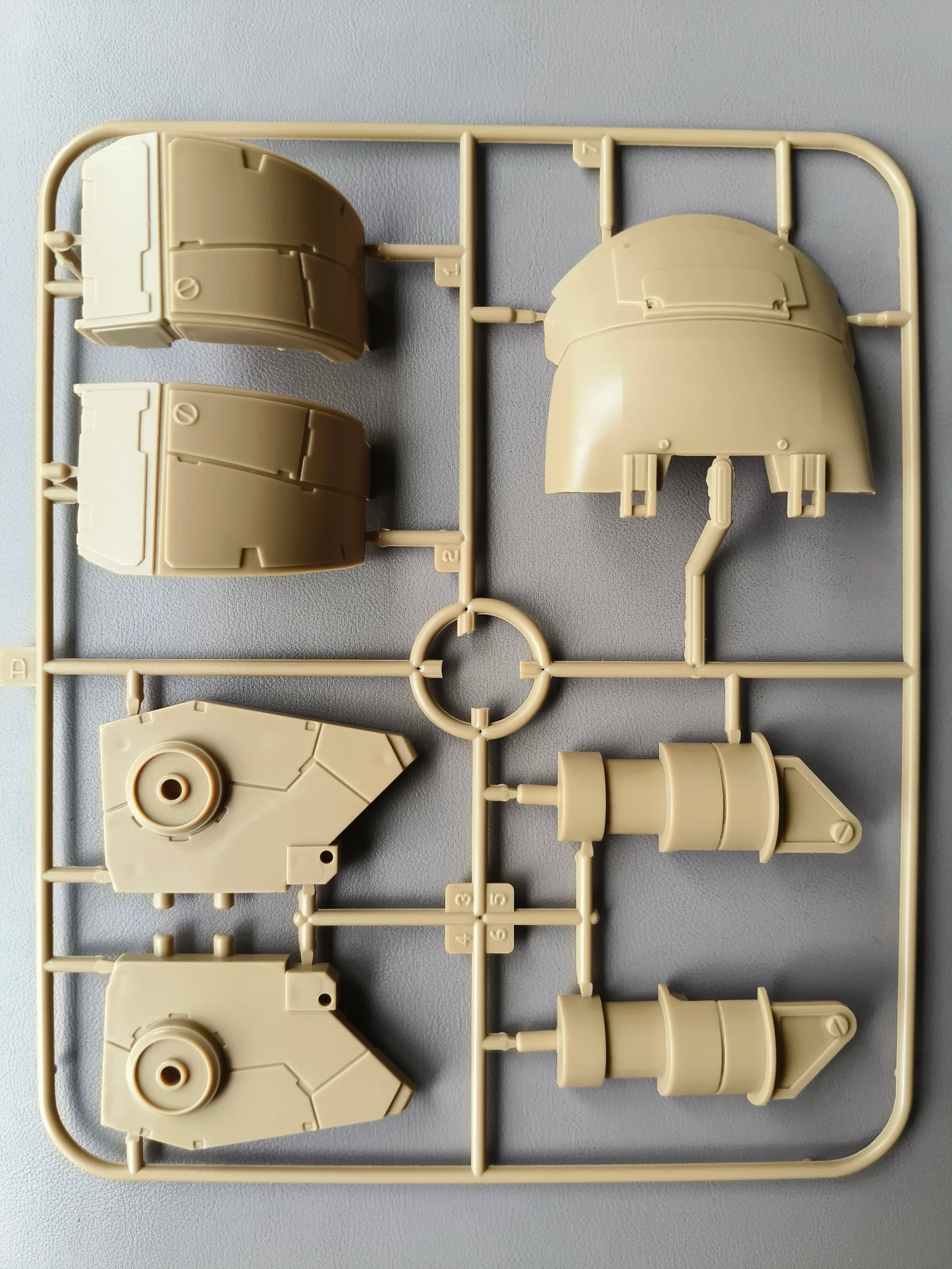 In Stock YMS-16M XAMEL Assembly Model Kit Desert Yellow Yms-16m Figures  Action Figure Plastic Model Toy Robot Gifts