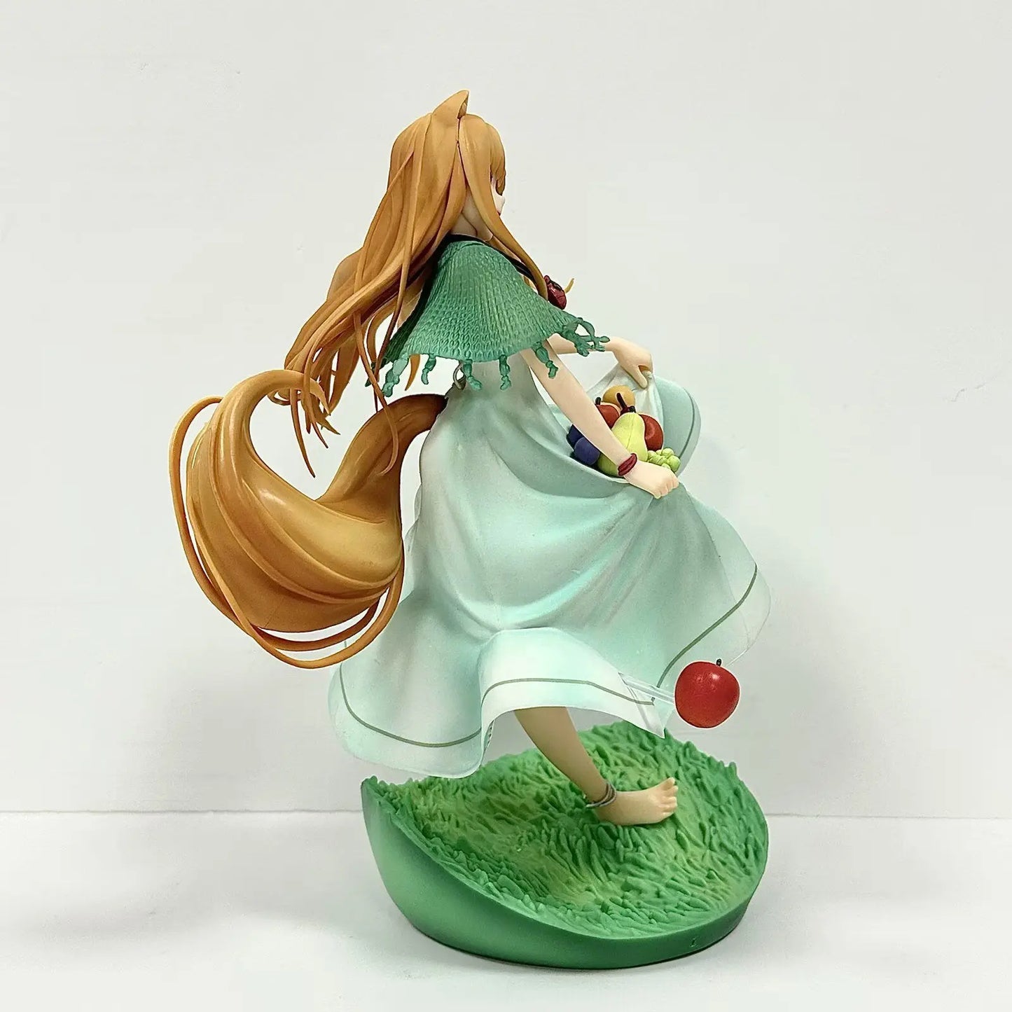 Spice And Wolf Holo The Wise Wolf 7th Generation Figure Fragrant Fruit Theme Collectible Model Doll Decorative Ornament Statue