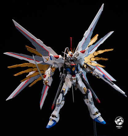 In Stock Minerva Hobby STRIKE FREEDOM Head Carving MG MGEX Assembly Model Kit Midnight With Lamp Toy Mecha Model Head Toys Gifts