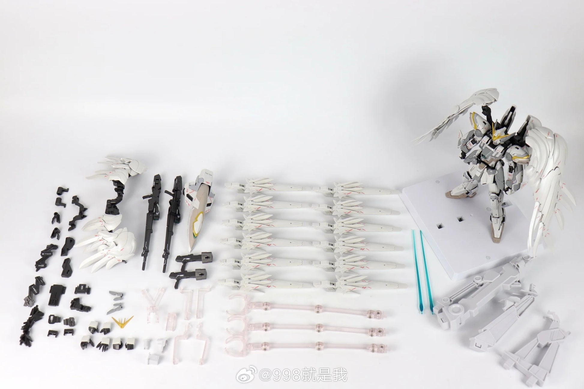 Daban 8827 MG 1/100 Snow White Prelude Fix Model Kit XXXG-00YSW Wings Assembly Action Figure Custom Toy