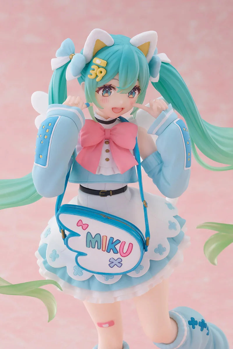 Bandai Hatsune Miku Fancy Cat Eat Ver. 18CM PVC Figure