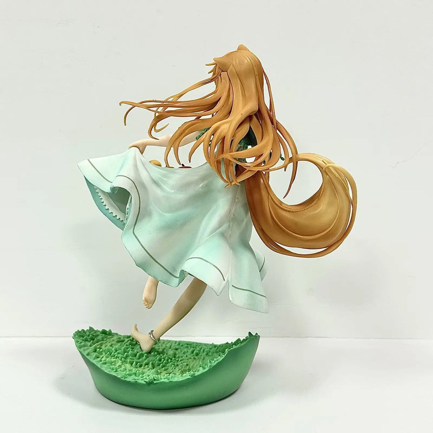 Spice And Wolf Holo The Wise Wolf 7th Generation Figure Fragrant Fruit Theme Collectible Model Doll Decorative Ornament Statue