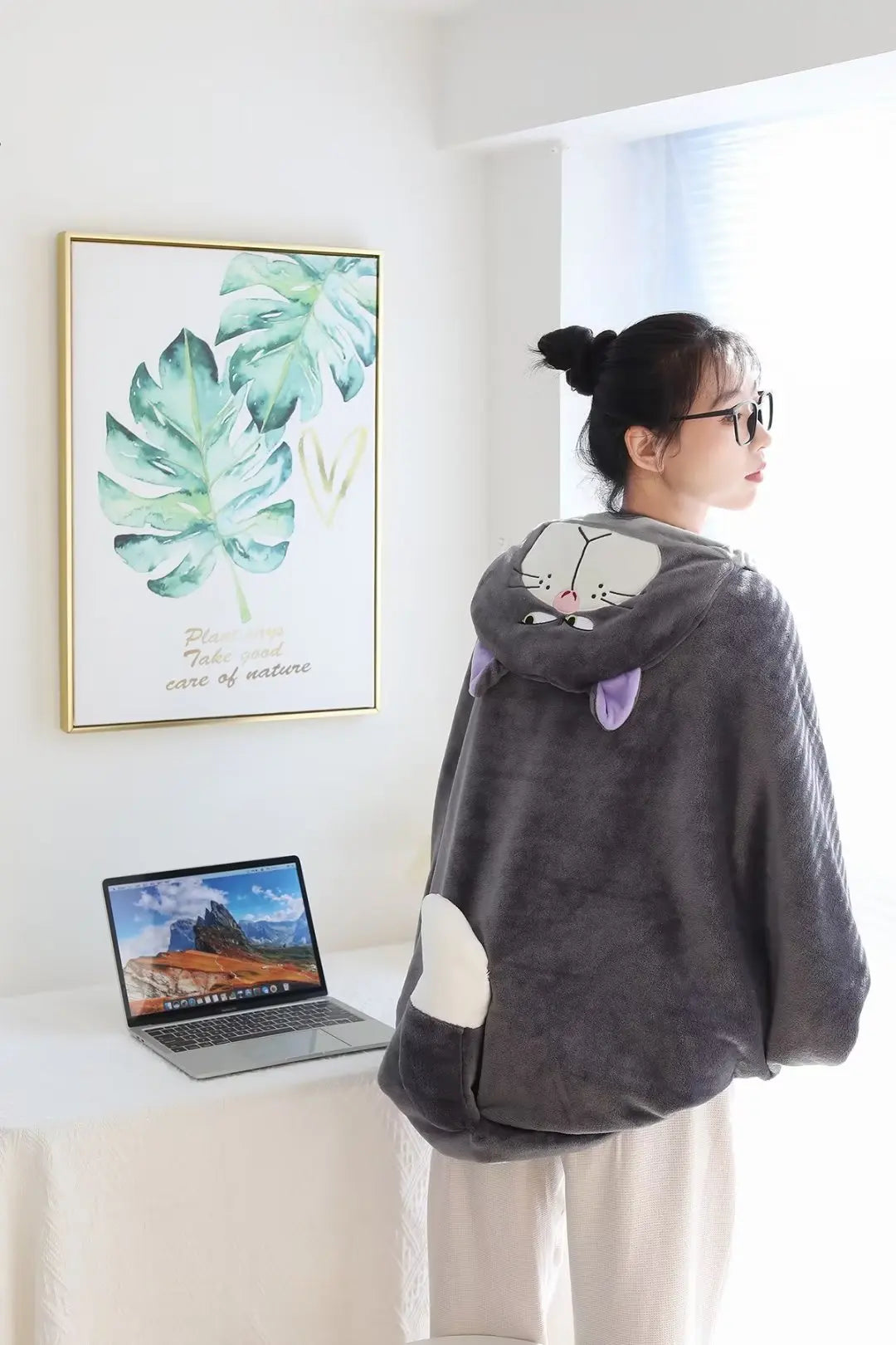 Cartoon Cute Lucifer Hooded Cloak Blanket Office Dormitory Autumn Winter Warm Animal Cloak Nap Blanket Practical Exquisite Gift