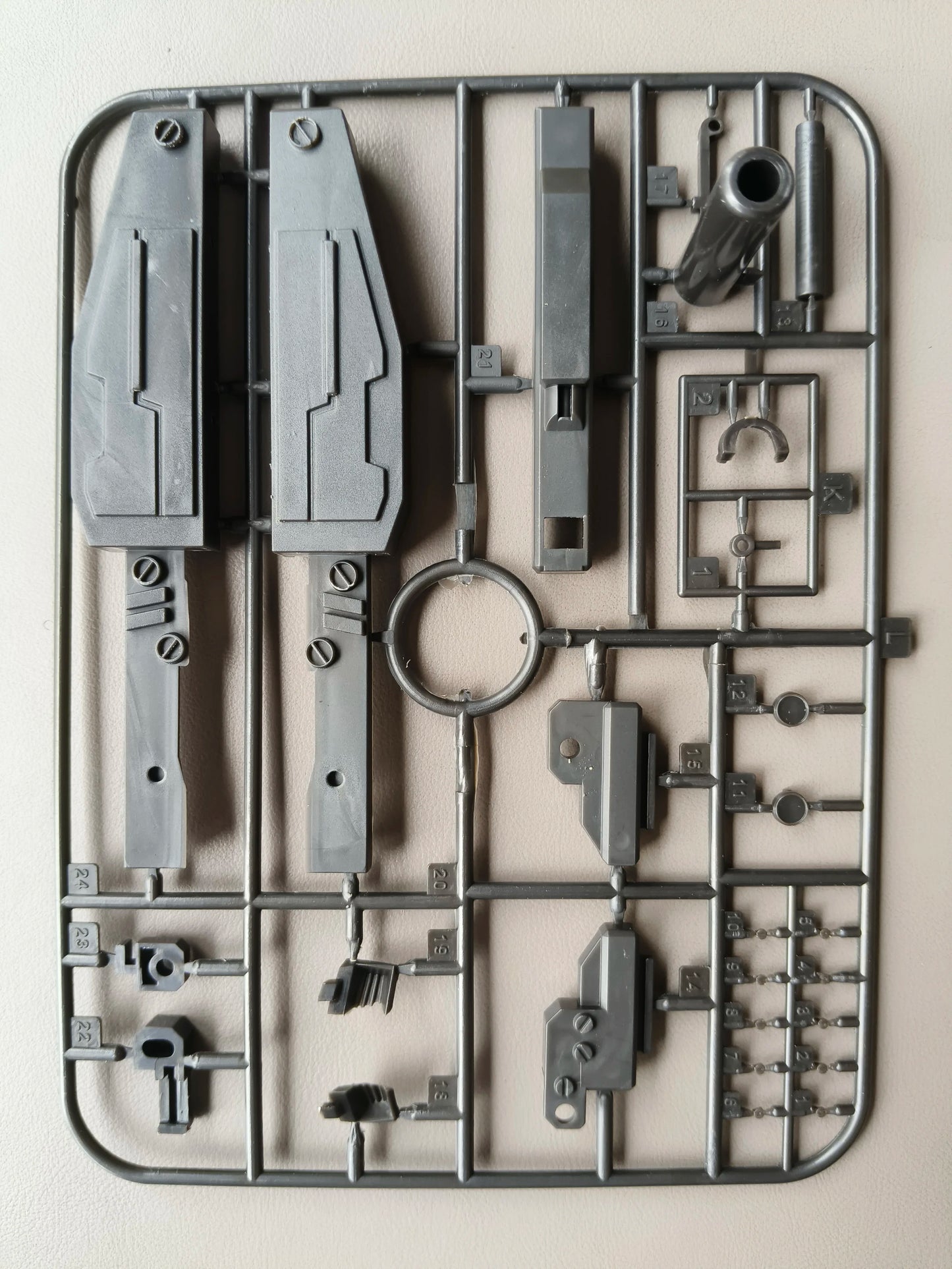 In Stock YMS-16M XAMEL Assembly Model Kit Desert Yellow Yms-16m Figures  Action Figure Plastic Model Toy Robot Gifts