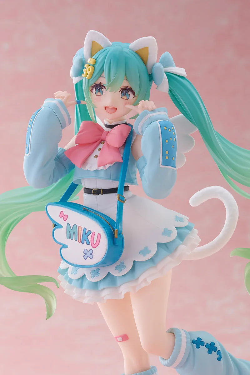 Bandai Hatsune Miku Fancy Cat Eat Ver. 18CM PVC Figure