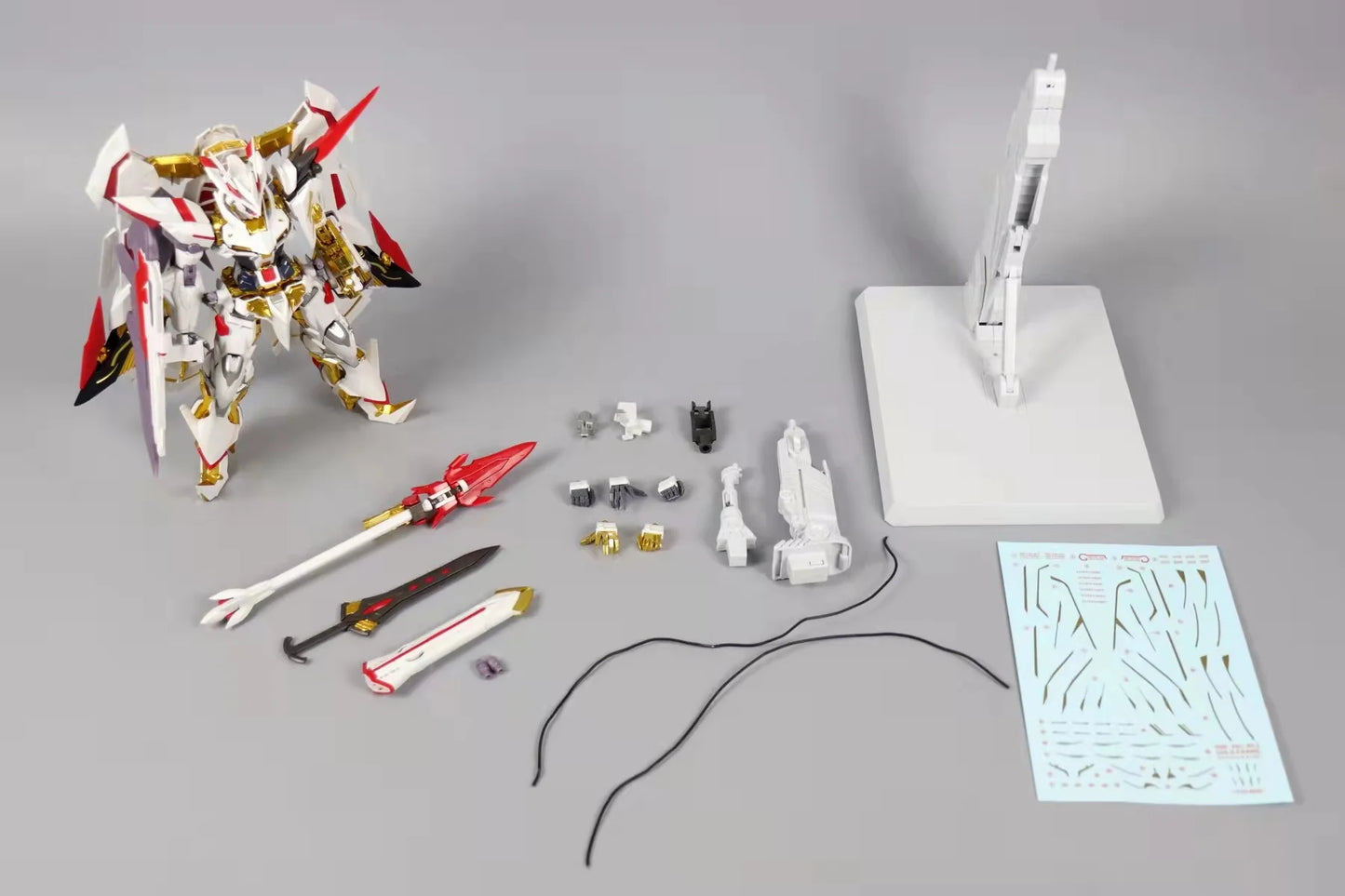 Bandai Daban 8826 Gold Astray Frame MG 1/100 ABS Model Kit