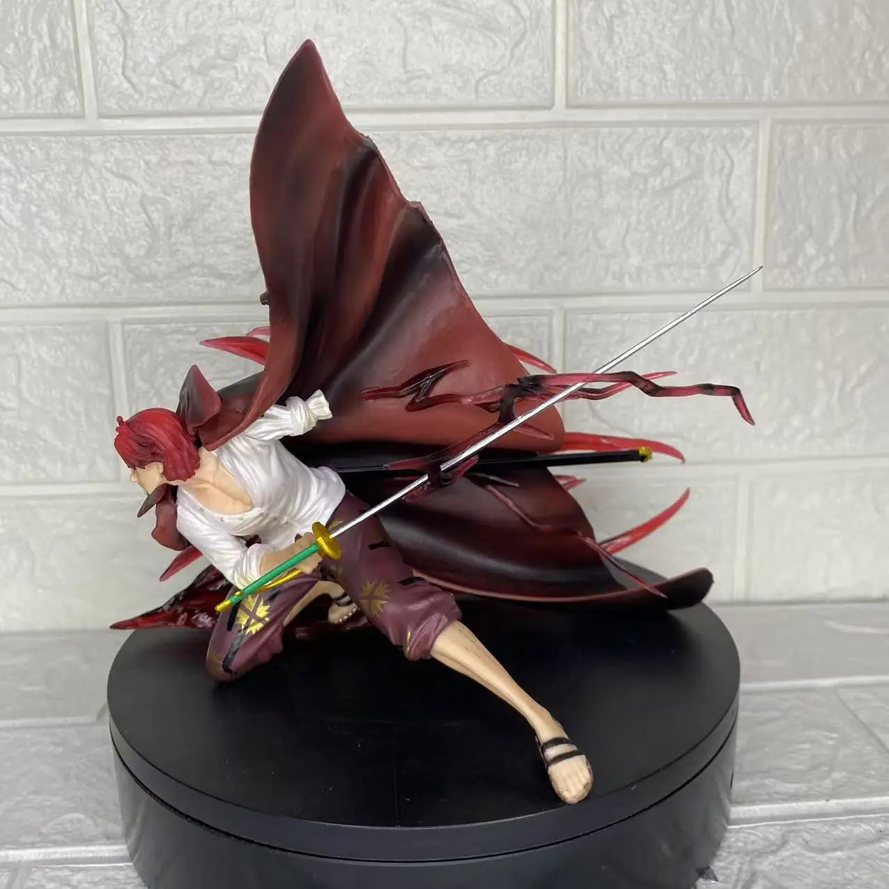 2025 Red Hair Shanks Crouching Pose Action Figure Collectible Model Toy Boxed Sailor Themed Decorative Item Anime Game Figurine