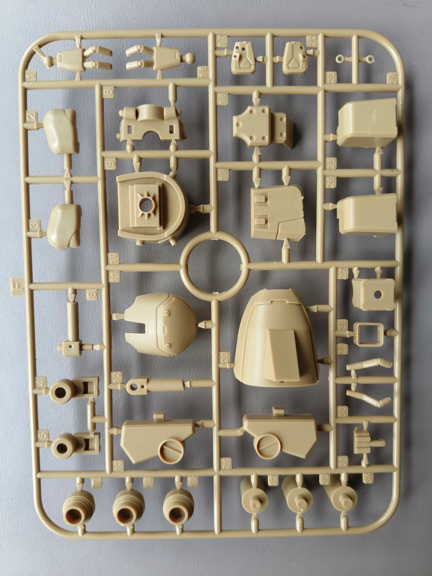 In Stock YMS-16M XAMEL Assembly Model Kit Desert Yellow Yms-16m Figures  Action Figure Plastic Model Toy Robot Gifts