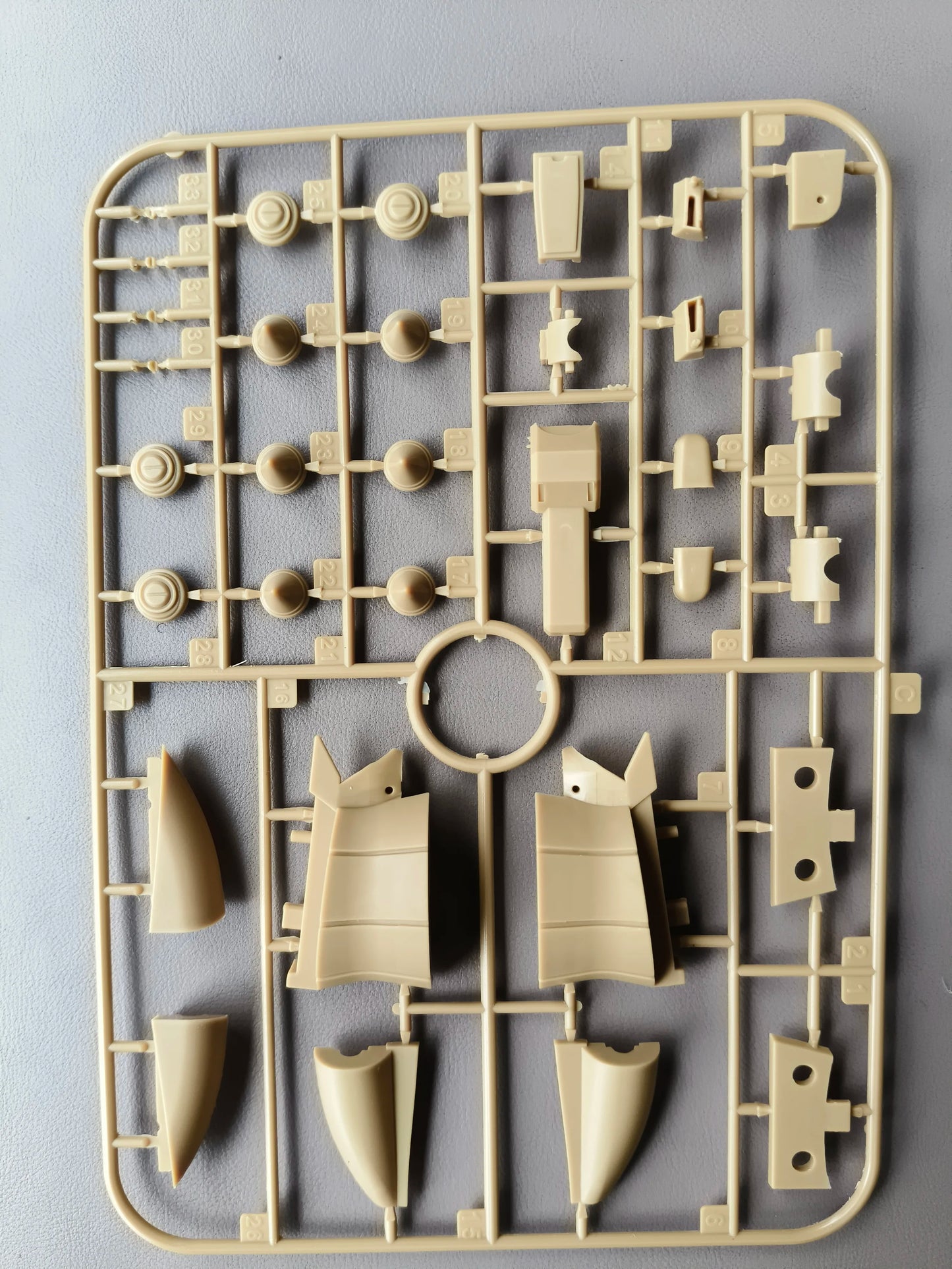 In Stock YMS-16M XAMEL Assembly Model Kit Desert Yellow Yms-16m Figures  Action Figure Plastic Model Toy Robot Gifts