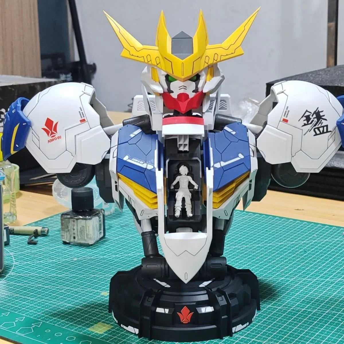 In Stock HAHA Model Barbatos Lupus Rex Bust 1/30 Assembly Model Kit Action Figures Plastic Model Kits Toy Gift