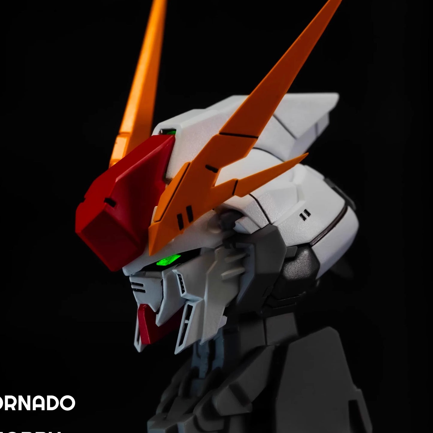 TORNADO HOBBY Studio XI RX-105 Head Carving 1/144 1/72 Sky Defender Assembly Model Kit Toy GK Model Mecha Head Accessory Gifts