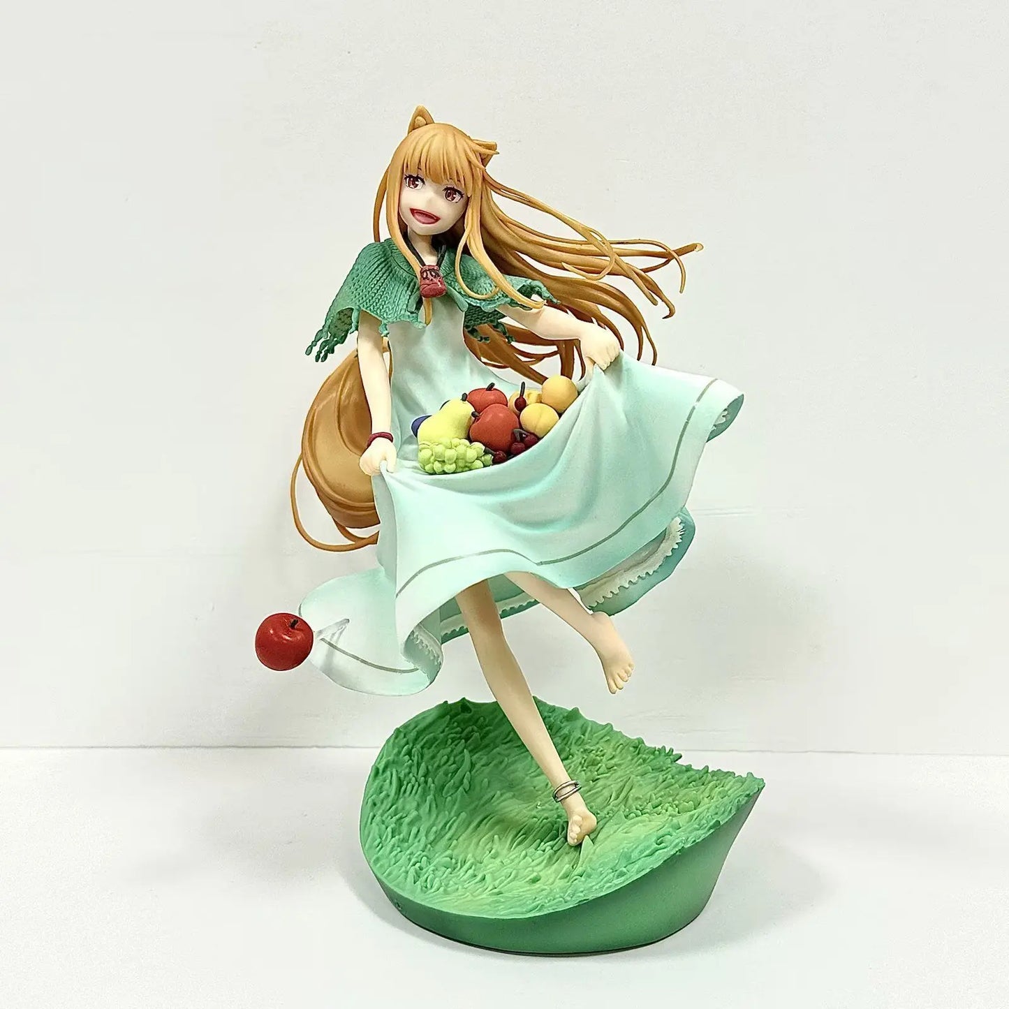 Spice And Wolf Holo The Wise Wolf 7th Generation Figure Fragrant Fruit Theme Collectible Model Doll Decorative Ornament Statue