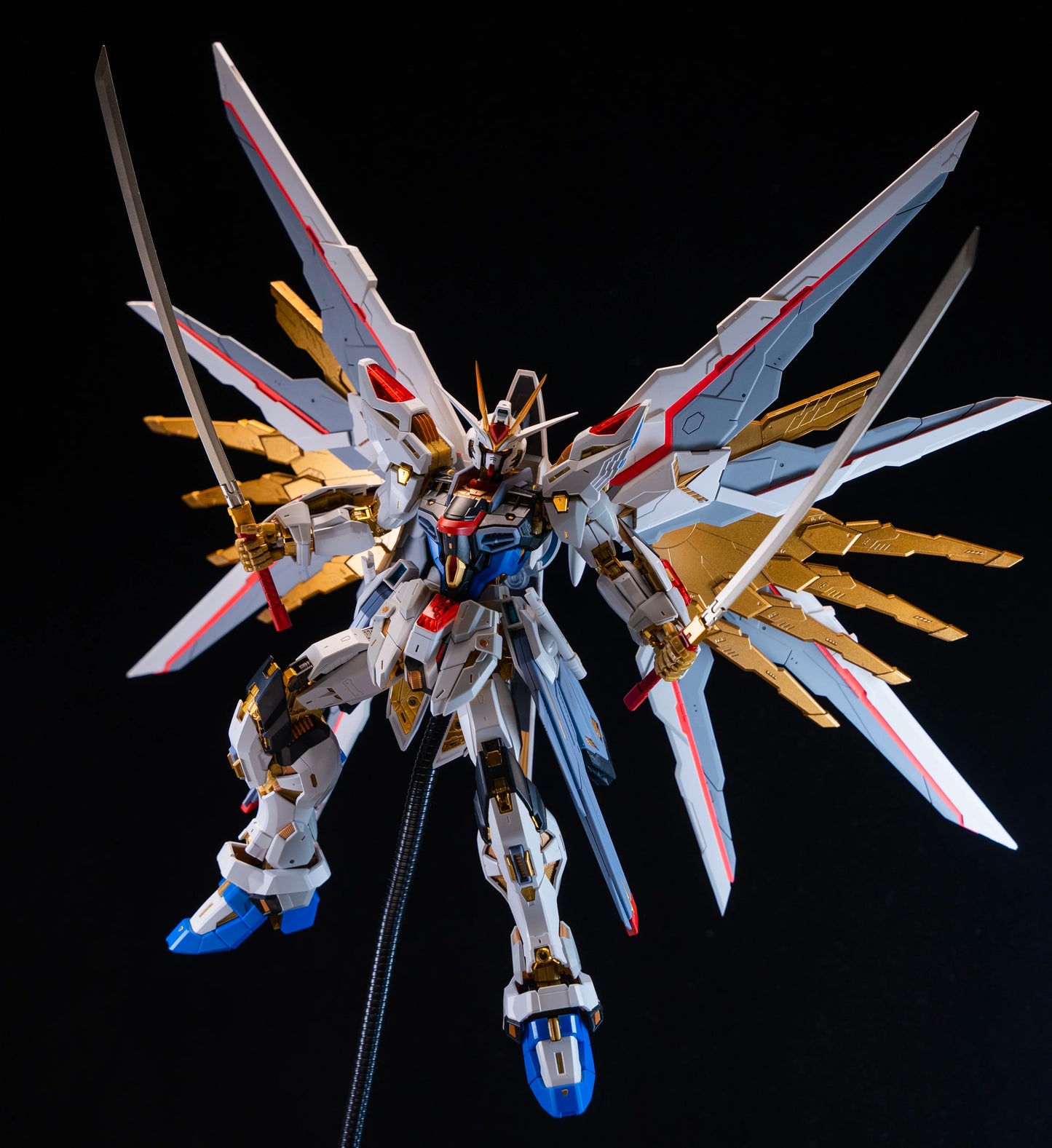 In Stock Minerva Hobby STRIKE FREEDOM Head Carving MG MGEX Assembly Model Kit Midnight With Lamp Toy Mecha Model Head Toys Gifts