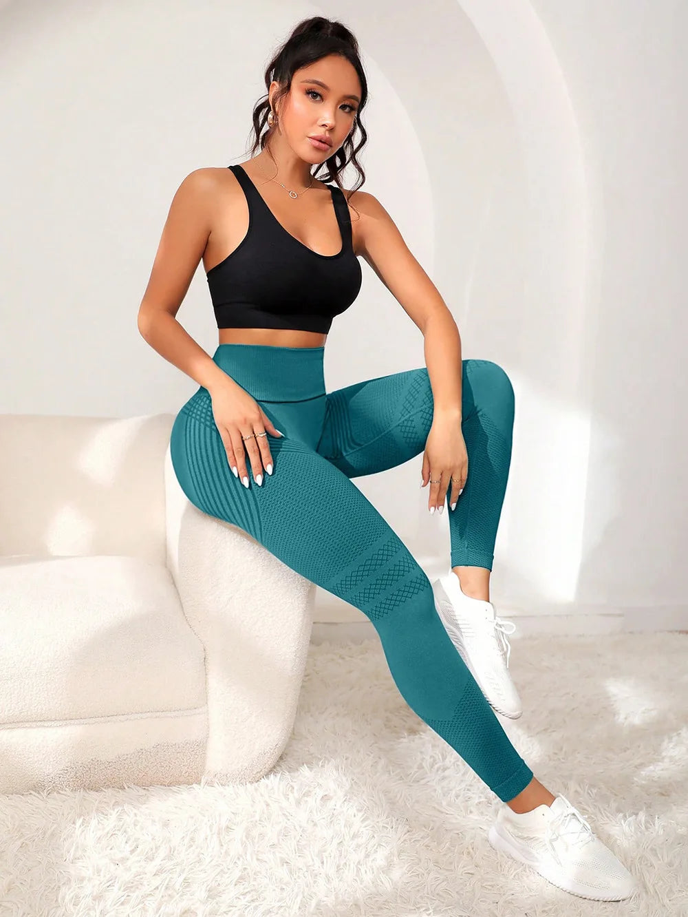 Women’s High-Waisted Elastic Sports Pants with Sexy Butt-Lifting Lines Seamless Fitness Leggings for Yoga and Running