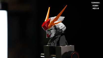 TORNADO HOBBY Studio XI RX-105 Head Carving 1/144 1/72 Sky Defender Assembly Model Kit Toy GK Model Mecha Head Accessory Gifts
