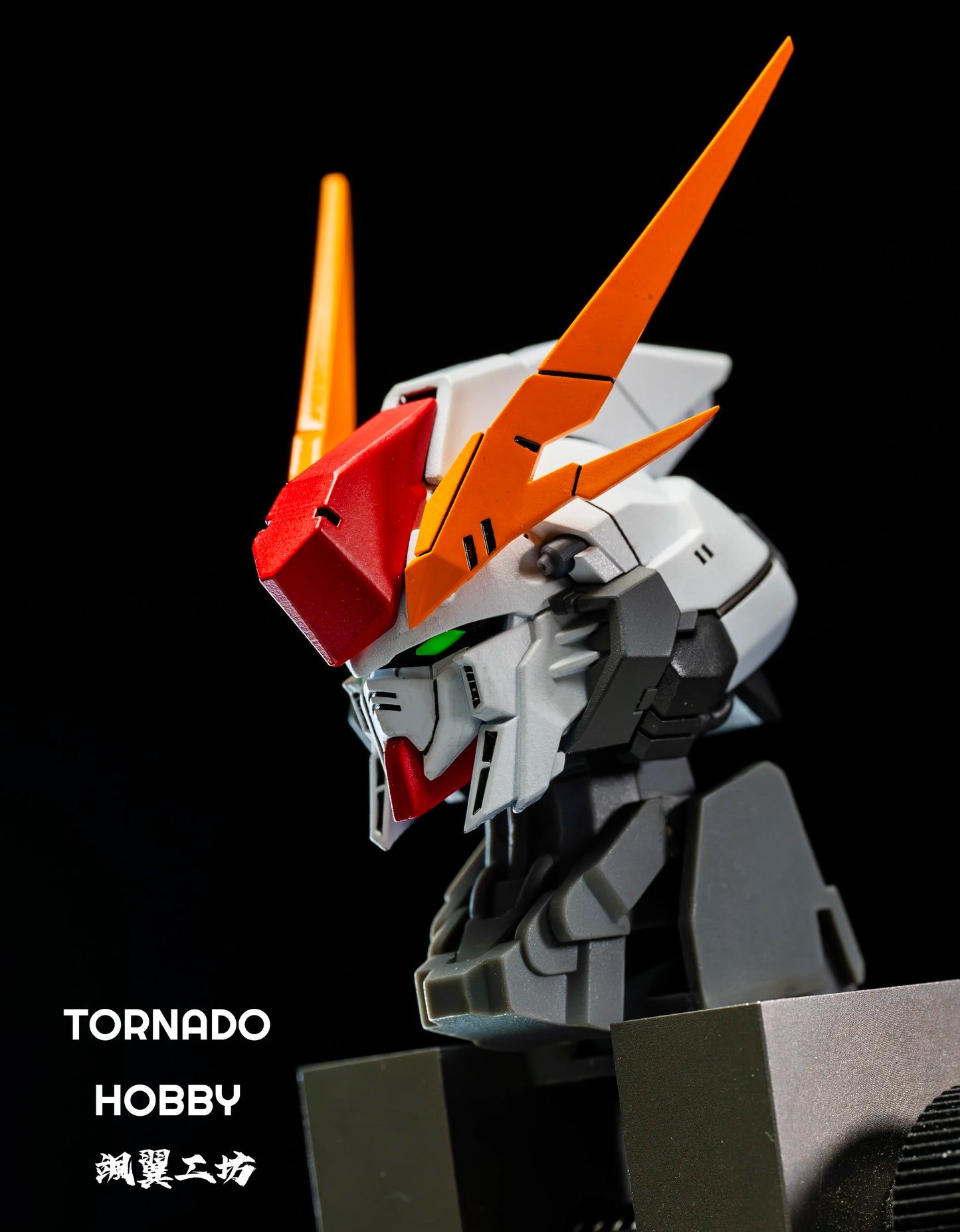 TORNADO HOBBY Studio XI RX-105 Head Carving 1/144 1/72 Sky Defender Assembly Model Kit Toy GK Model Mecha Head Accessory Gifts