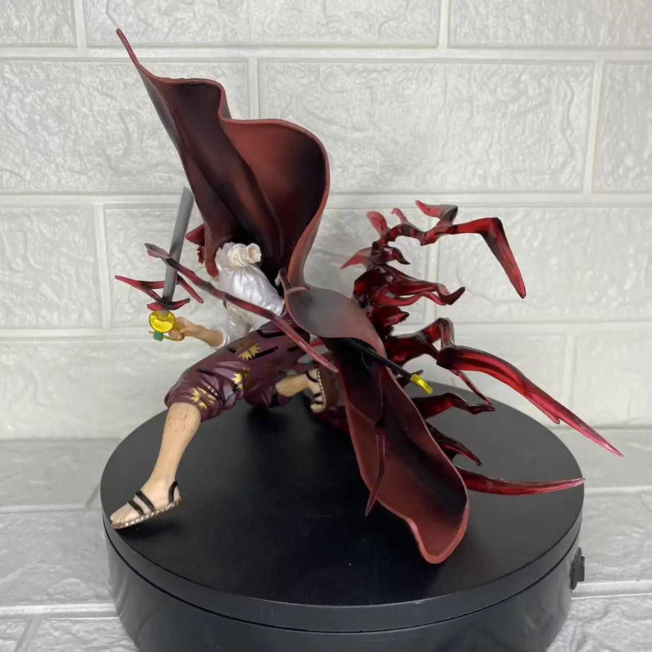 2025 Red Hair Shanks Crouching Pose Action Figure Collectible Model Toy Boxed Sailor Themed Decorative Item Anime Game Figurine