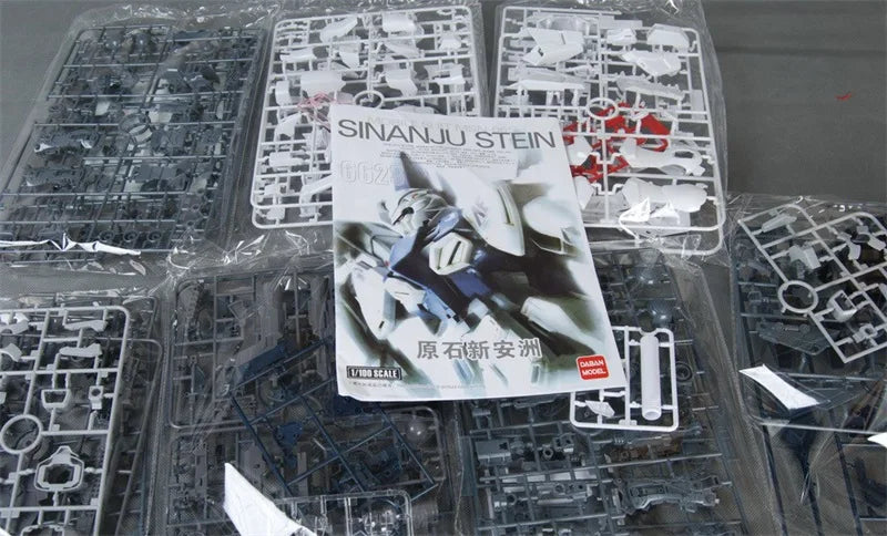 Bandai Sinanju Stein MSN-06S Model Kit 1/100 ABS