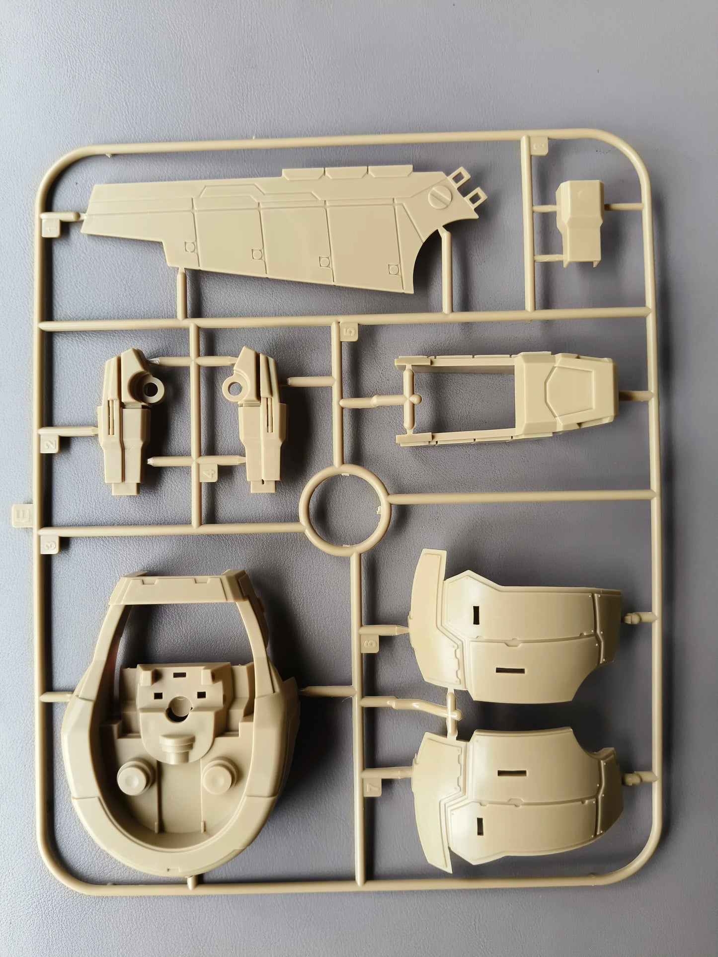 In Stock YMS-16M XAMEL Assembly Model Kit Desert Yellow Yms-16m Figures  Action Figure Plastic Model Toy Robot Gifts