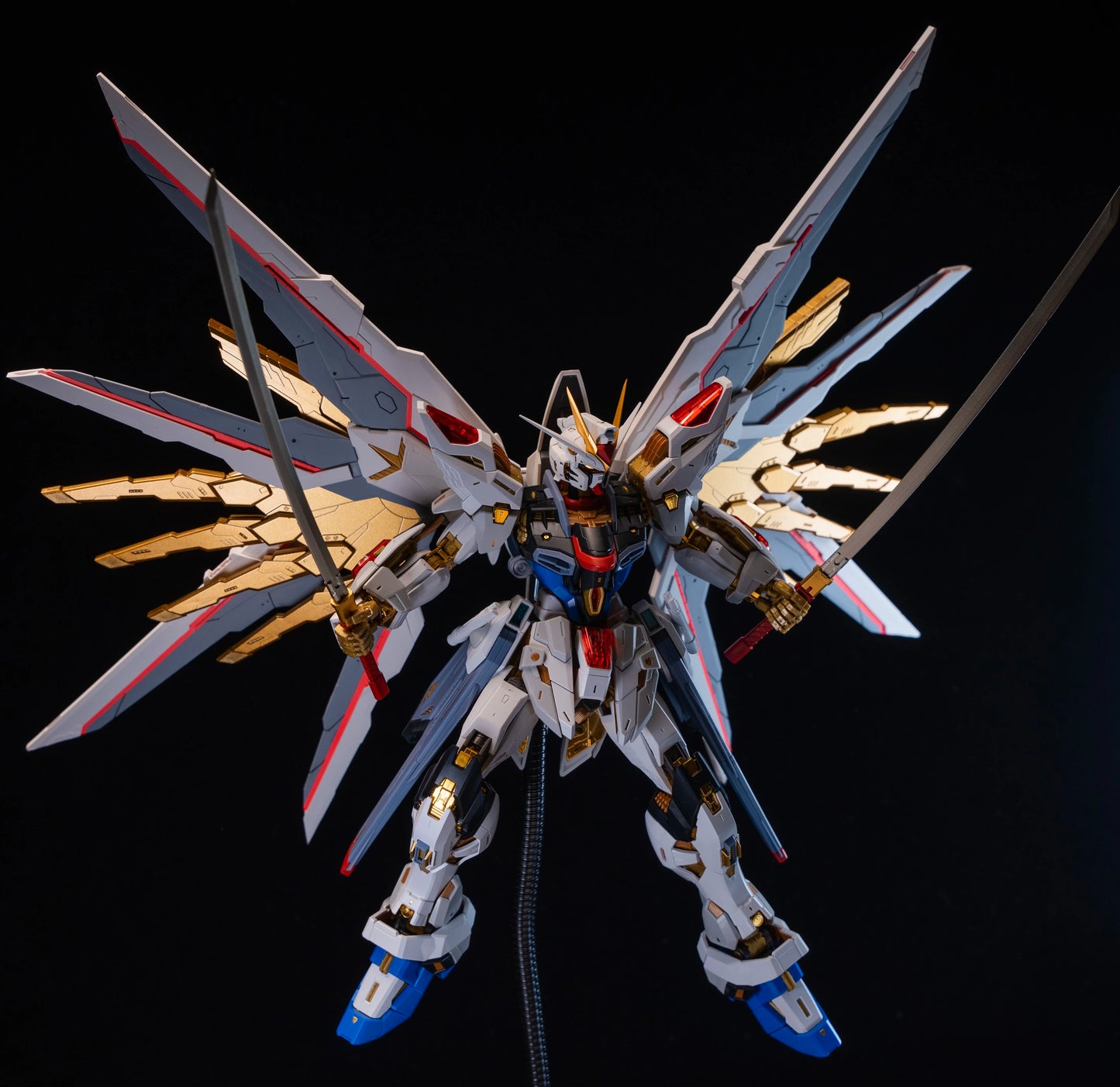 In Stock Minerva Hobby STRIKE FREEDOM Head Carving MG MGEX Assembly Model Kit Midnight With Lamp Toy Mecha Model Head Toys Gifts